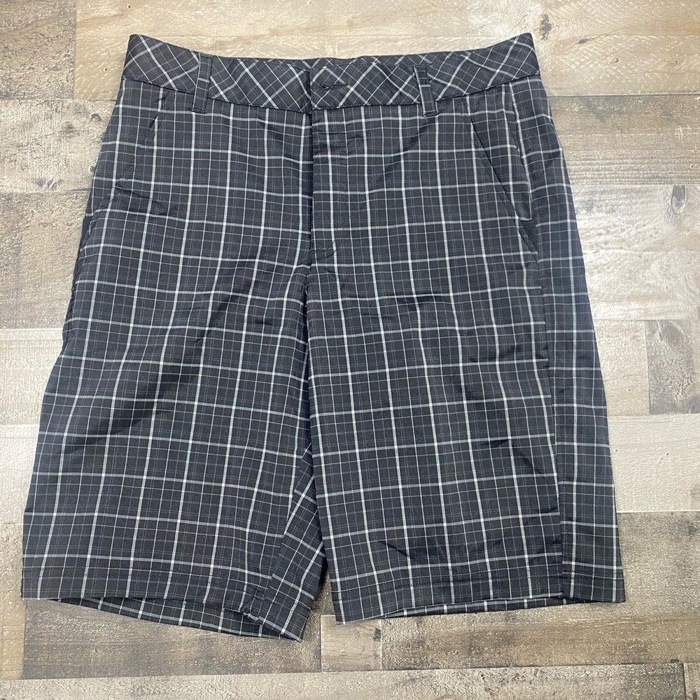 Mens Fila sport golf shorts size 32 black gray plaid polyester hybrid